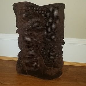 🐨 UGG perforated leather slouch boots